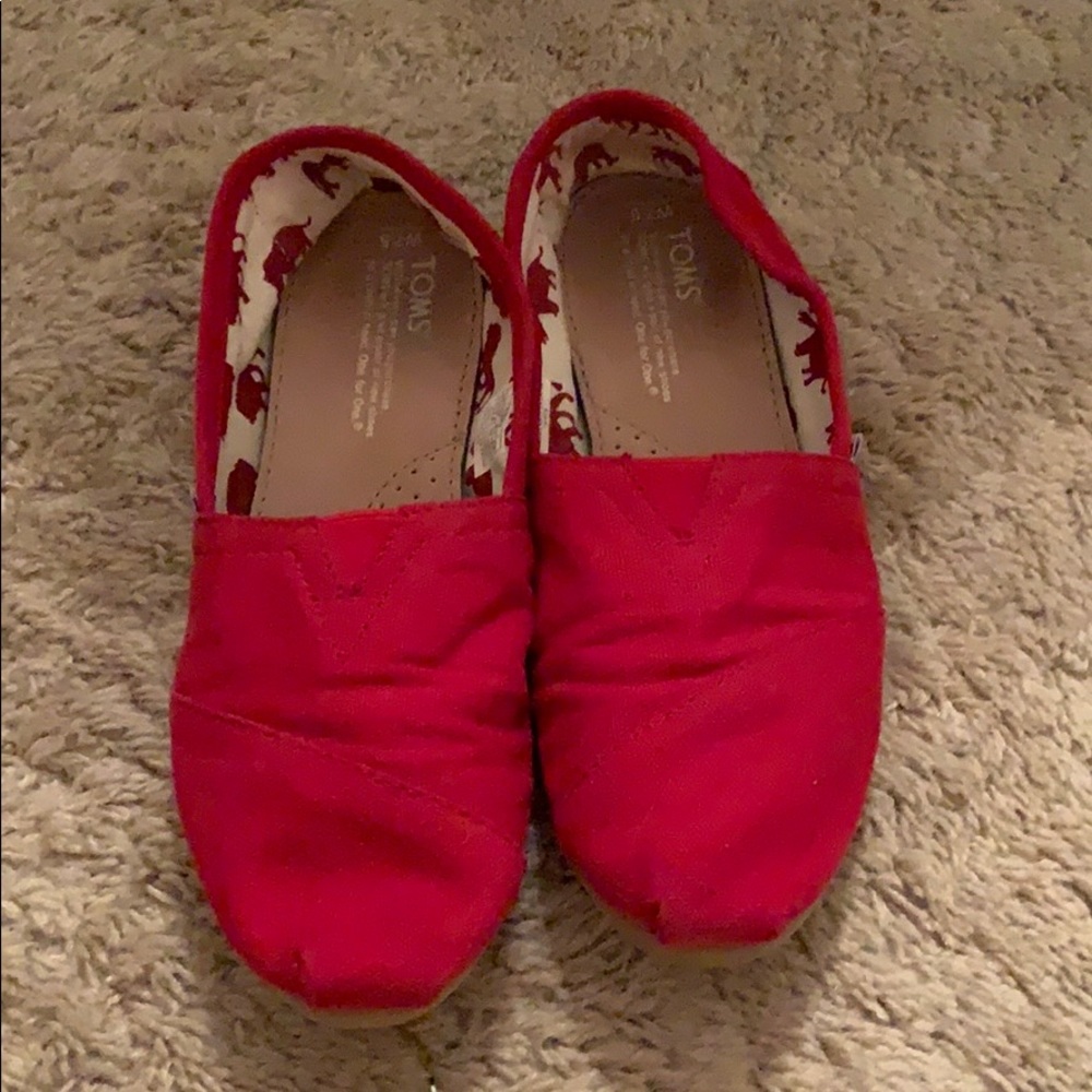 Women’s red toms